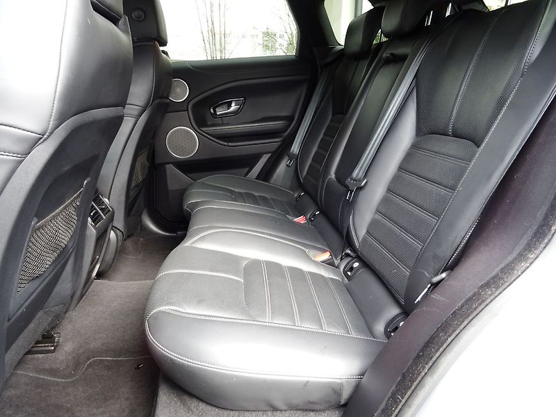 Land Rover Range Rover Evoque 2.0TD4 132kW HSE AWD Rezervace - fotka 24 z 31