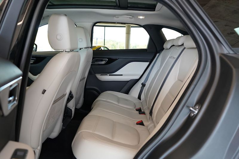 Jaguar F-Pace 30d AWD, PRESTIGE, Panorama - fotka 45 z 49