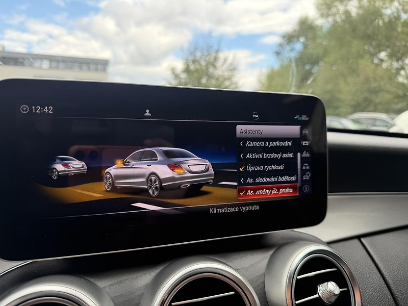 Mercedes-Benz Třídy C (2019) C 300d 4Matic AMG Line - fotka 29 z 32