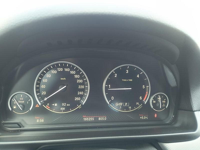 BMW Řada 5 (2014) 525d M xDRIVE/HEAD-UP/PANORAMA - fotka 39 z 61