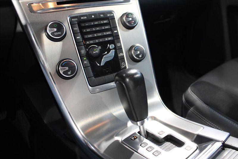 Volvo XC60 D3 AWD Polestar DPH/Tažné - fotka 19 z 26
