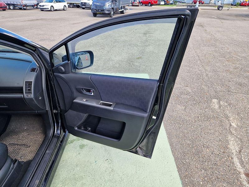 Mazda 5 2.0 - fotka 29 z 33