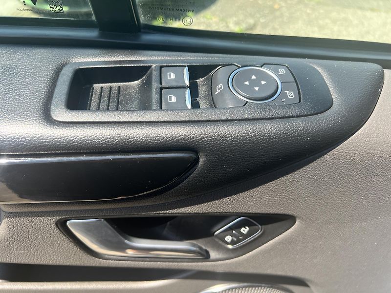 Ford Tourneo Custom 2.0TDCi 8MÍST AUTOMAT odp.DPH - fotka 14 z 46