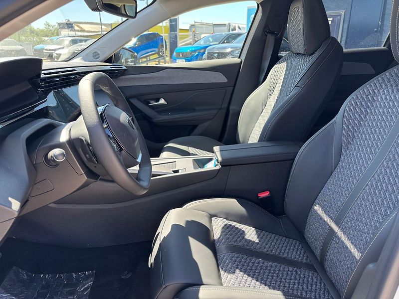 Peugeot 308 SW ALLURE Hybrid - fotka 12 z 20