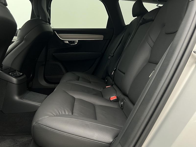 Volvo V90 T6 AWD RECHARGE PLUS REZERVACE - fotka 5 z 45