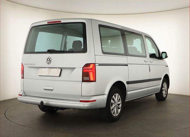 Volkswagen Transporter (2021) 2.0 TDI, Bus, 5Míst, ČR, 1Maj - fotka 5 z 17