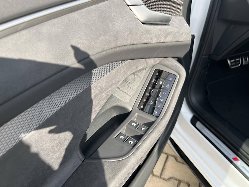 Audi A6 e-hybrid Quattro 2,0TFSI - fotka 15 z 24