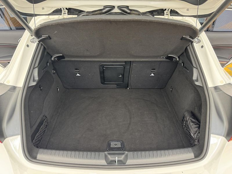 Mercedes-Benz GLA 220i*135kw*4x4*CZ*AMG - fotka 12 z 46
