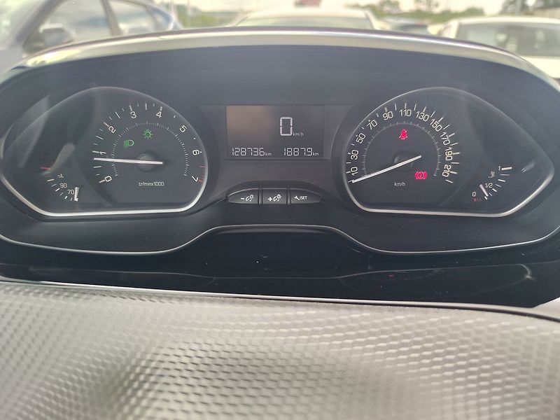 Peugeot 2008 1.2 PureTech/60kW Active - fotka 14 z 32