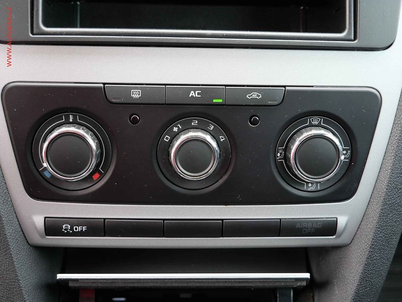 Škoda Octavia (2012) 1.4TSi, 1.maj,ČR, STK7/28 - fotka 13 z 15