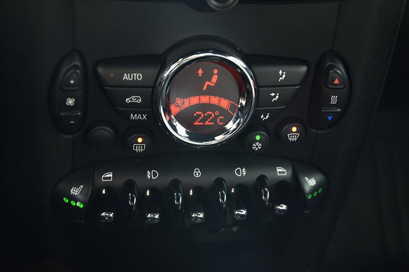 Mini Cooper S 1.6T 135kW ČR - fotka 16 z 18