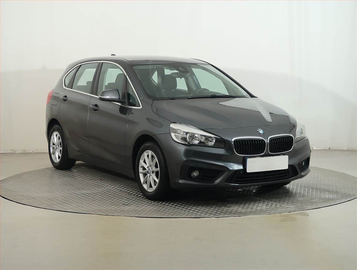 BMW Řada 2 218i Active Tourer, Automat