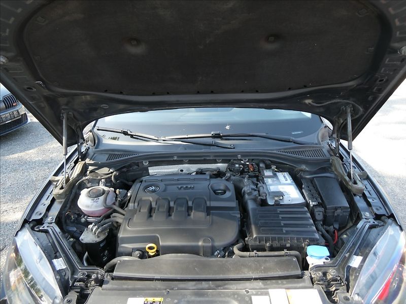 Škoda Superb 1,6 TDi DPH 2x kola,po servise - fotka 29 z 34