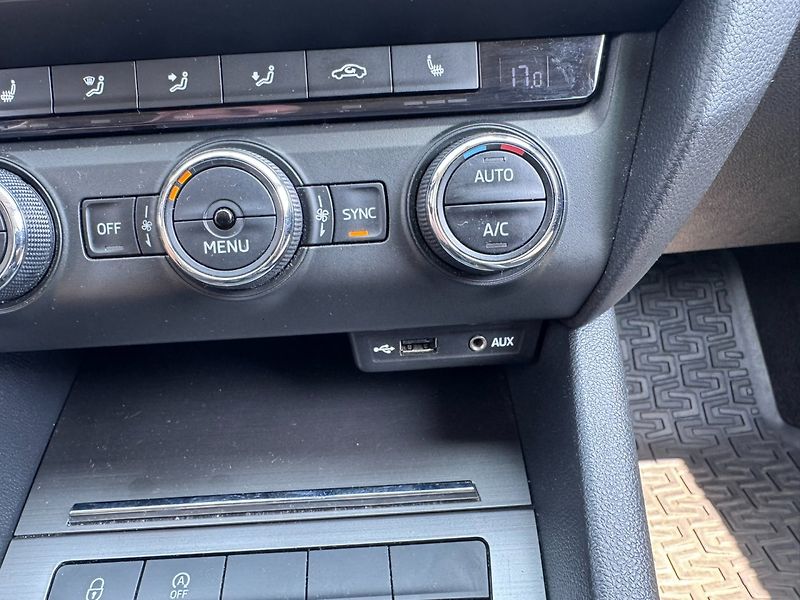 Škoda Octavia (2015) 1,4 TSI 110 KW SERVIS STK - fotka 29 z 50