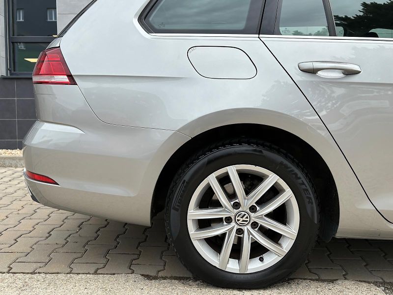 Volkswagen Golf Variant 1.4TGI 81 kW Highline ČR,1.MAJ - fotka 11 z 50