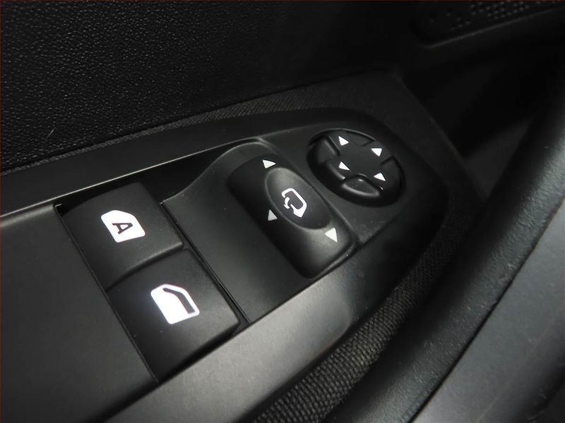 Peugeot 2008 (2019) Active 1.2 PureTech, ČR,1.maj - fotka 15 z 15