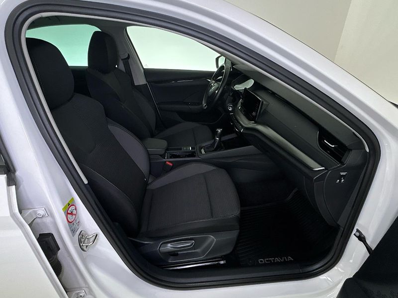 Škoda Octavia Ambition - fotka 9 z 28