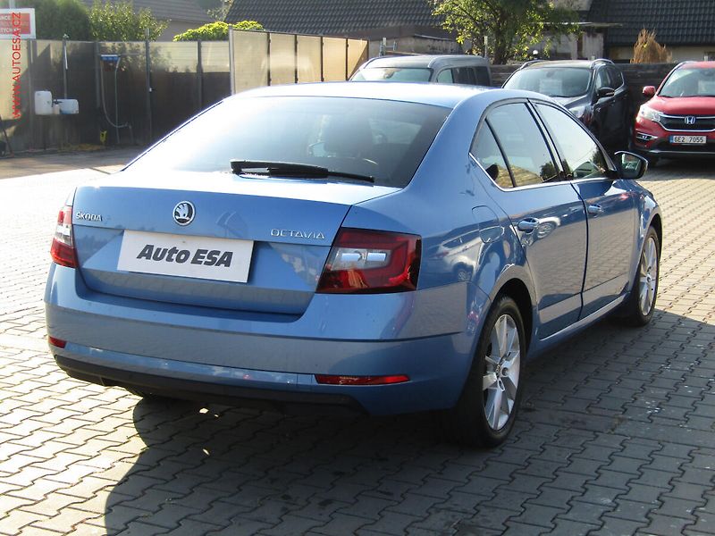 Škoda Octavia (2017) 2.0 TDi, ČR, Style, LED - fotka 4 z 18