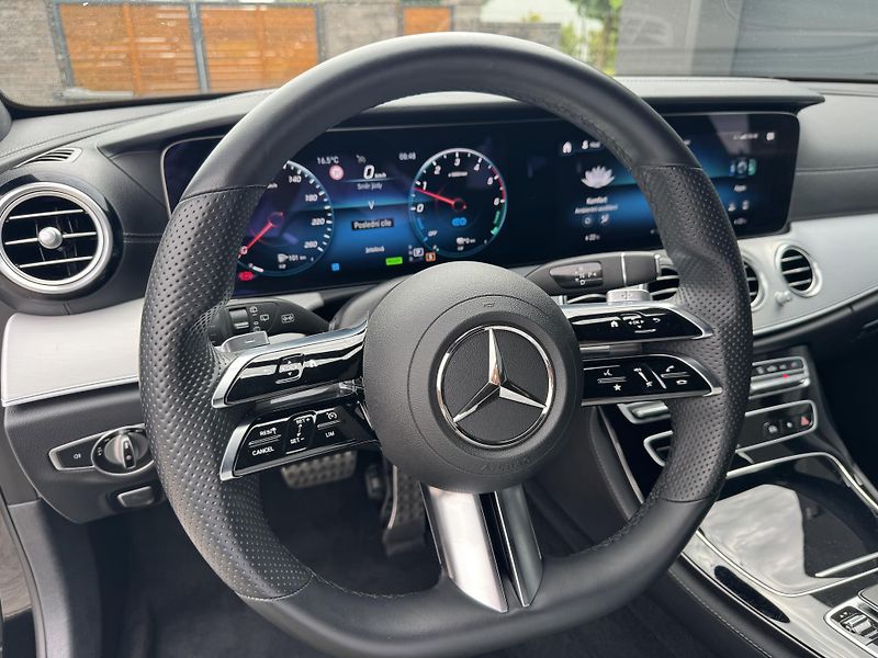 Mercedes-Benz Třídy E (2022) E 300de 4MATIC AMG Hybrid Tažn - fotka 10 z 28