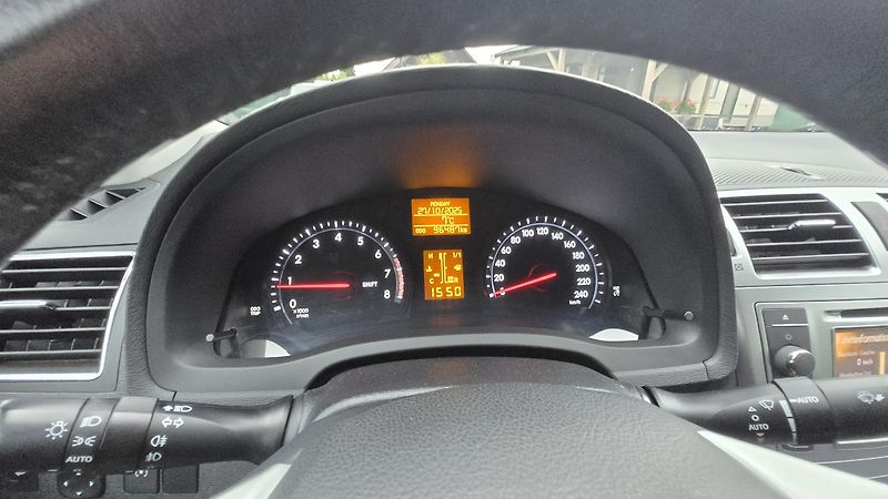Toyota Avensis 1.8LIFE 1MAJITEL 108KW - fotka 27 z 35