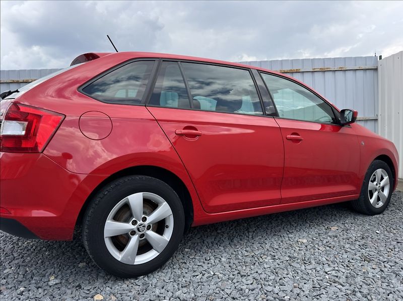 Škoda Rapid 1,2 TSI FRESH 1.maj původ ČR - fotka 17 z 49