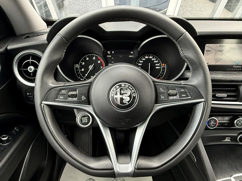 Alfa Romeo Stelvio 2,0T Q4 280PS 4x4 Automat - fotka 28 z 40