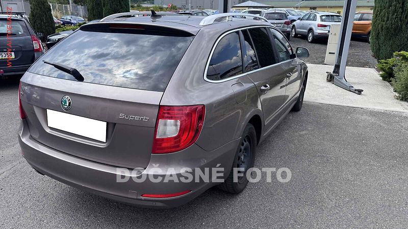 Škoda Superb (2012) 2.0 TDi, AT, autoAC - fotka 2 z 3