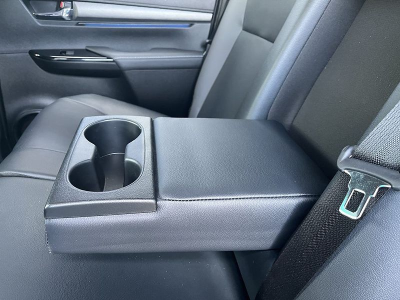 Toyota Hilux 2.8L Diesel  6 AT Invincible - fotka 10 z 29