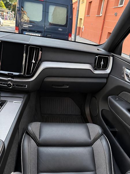 Volvo XC60 (2021) Mild-hybrid 220kW - fotka 11 z 30