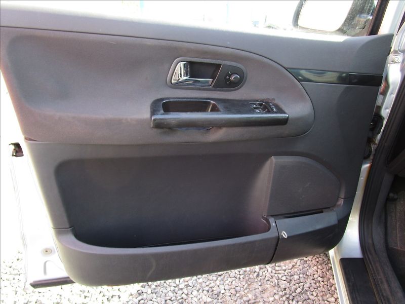 Volkswagen Sharan 1.9TDi aut. klima, 7 míst - fotka 14 z 43