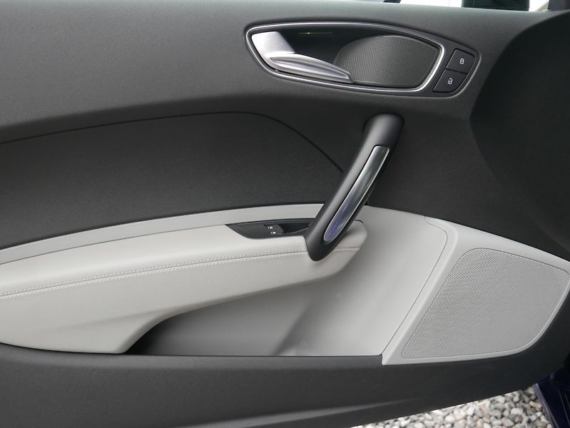 Audi A1 1,4 TFSI S-Line Navi Automat - fotka 16 z 34