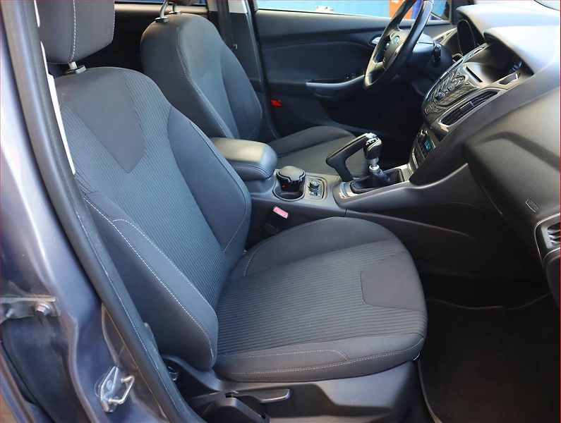 Ford Focus (2013) 1.6 TDCi, Serv.kniha, nová STK - fotka 9 z 16