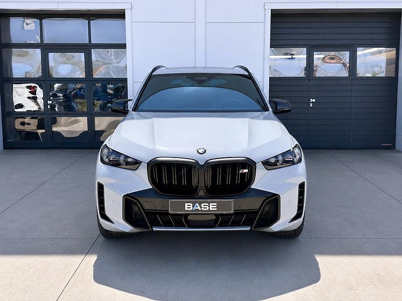 BMW X5 M60i xDrive - fotka 2 z 31