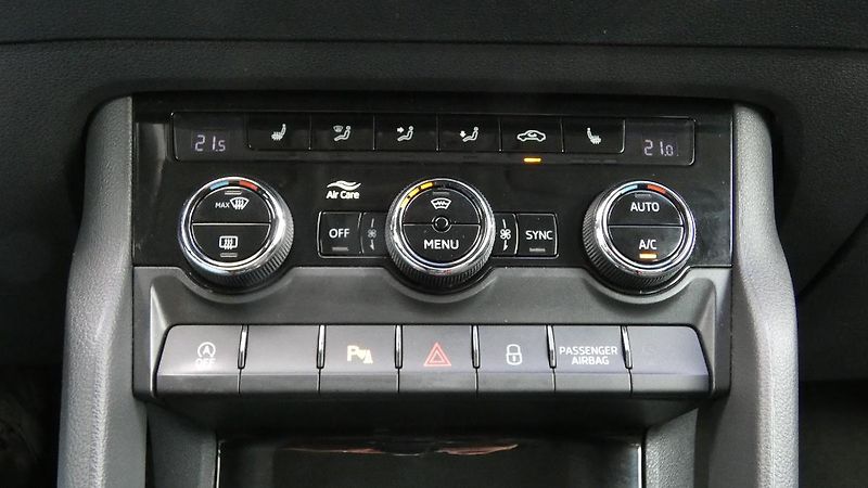 Škoda Karoq 2.0 TDI 110 kW Style 4x4 DSG - fotka 15 z 24