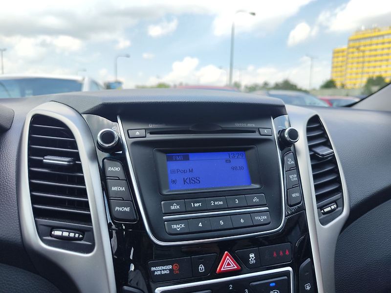 Hyundai i30 1.6 CRDi/81kW Trikolor Komfort - fotka 14 z 31