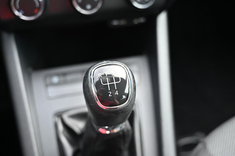 Škoda Octavia 1.6TDI 66KW Active 8/2015 - fotka 15 z 28