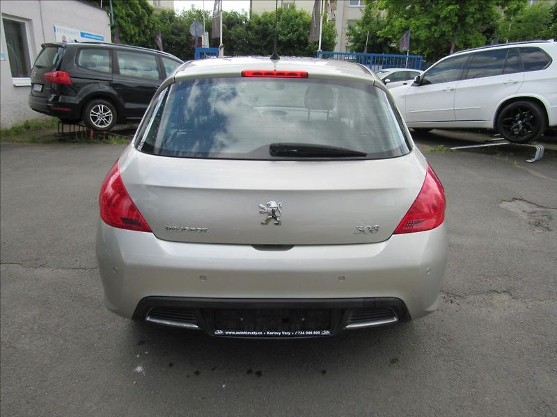 Peugeot 308 1,6 THP 110kW - fotka 5 z 28