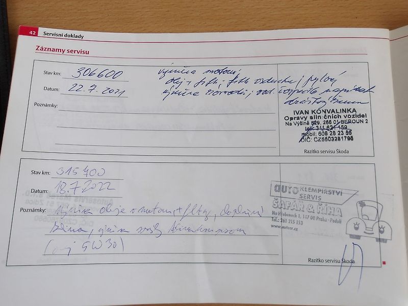 Škoda Superb 2,0TDi 103kW DSG ! ČR ! 2.MAJ. - fotka 32 z 45