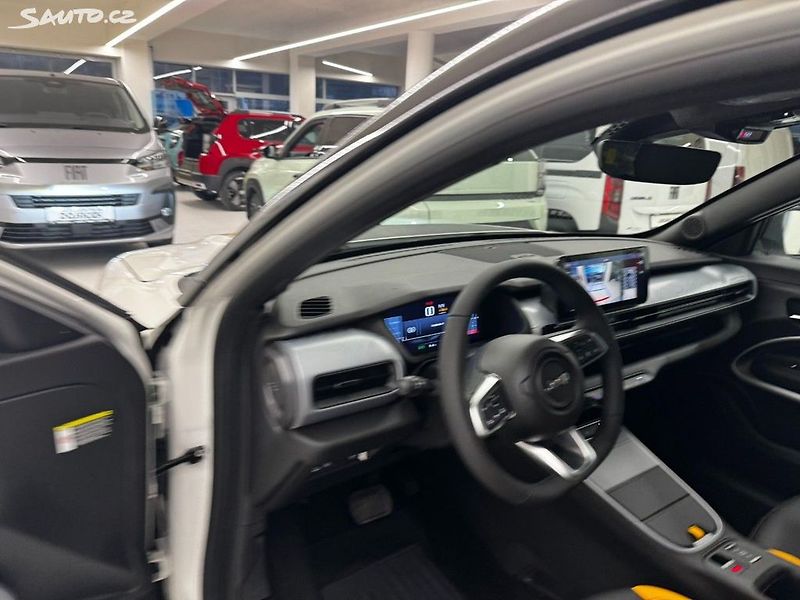 Jeep Avenger (2025) 4xe The North Face 1.2 Turbo e - fotka 19 z 21