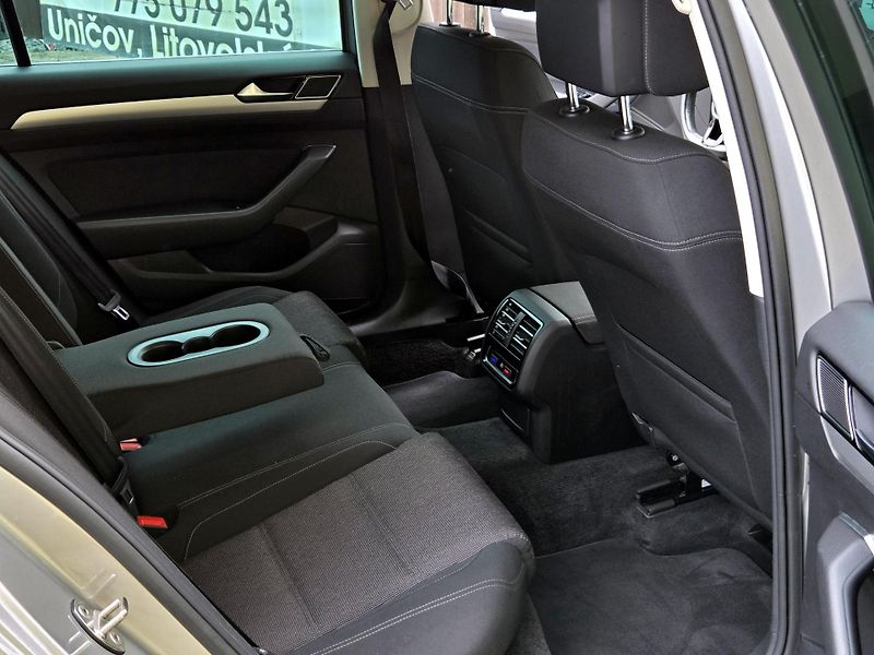 Volkswagen Passat 2.0TDi DSG *SERV.KN.FAKTURY*   - fotka 25 z 49