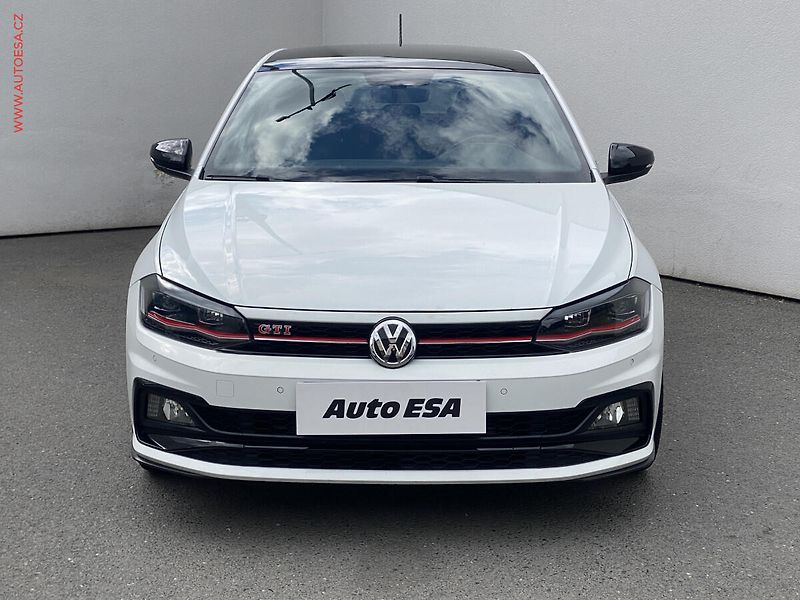 Volkswagen Polo (2018) 2.0TSi, GTi, DSG, LED - fotka 2 z 17
