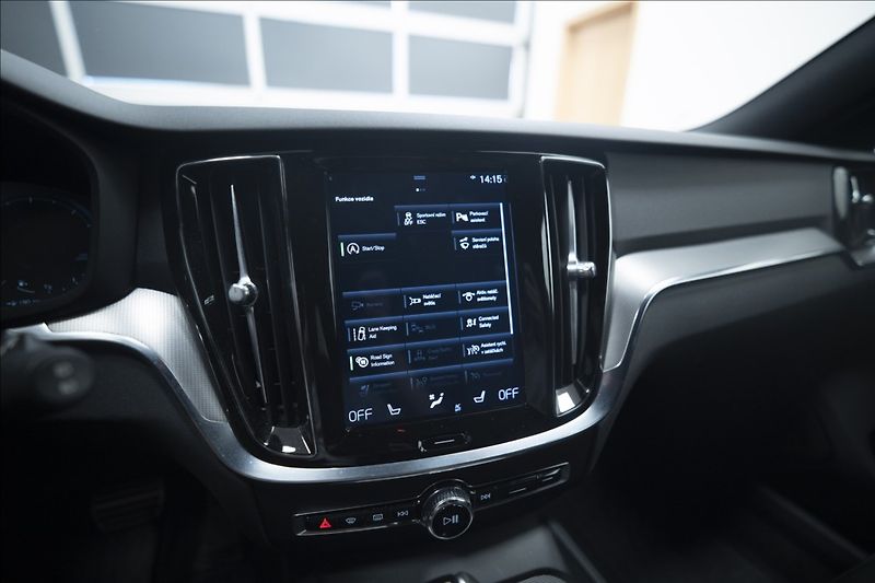 Volvo V60 2,0 D4 R-DESIGN NAVI KAMERA ČR - fotka 26 z 40