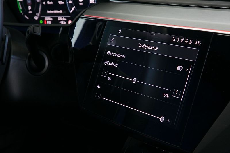 Audi e-tron 55 300kW Pano NightV HUD Tažné - fotka 36 z 50