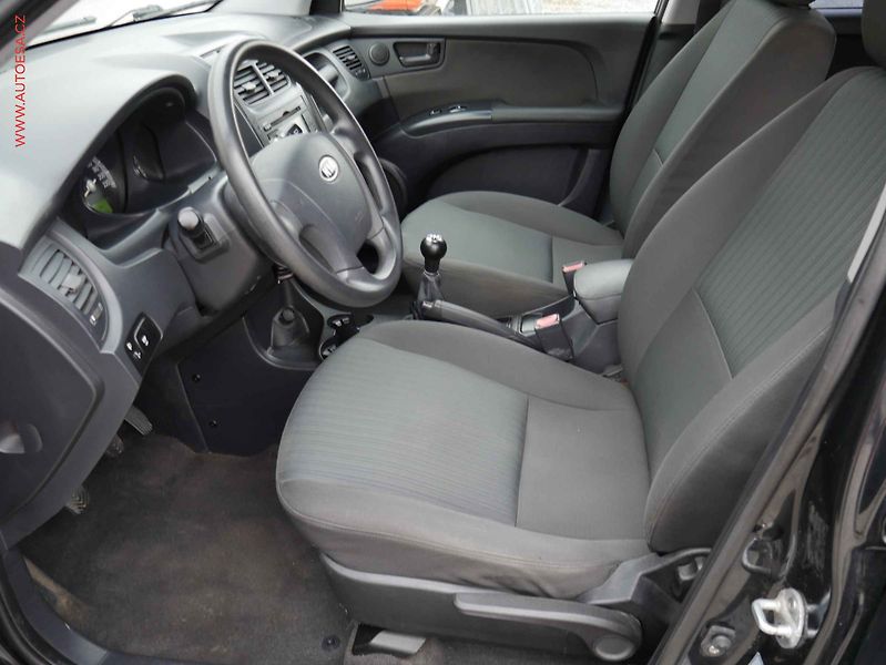 Kia Sportage (2009) 2.0i, ČR, AC, zmk.řazení - fotka 9 z 16