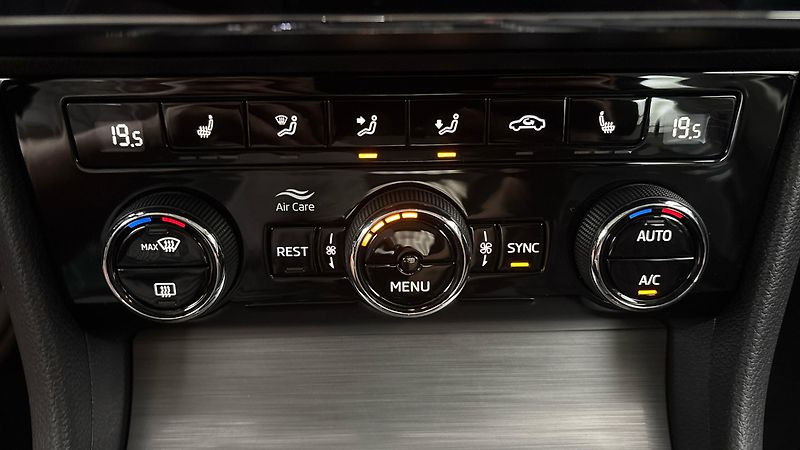Škoda Superb 2.0 TDI DSG 4x4 Style - fotka 13 z 25