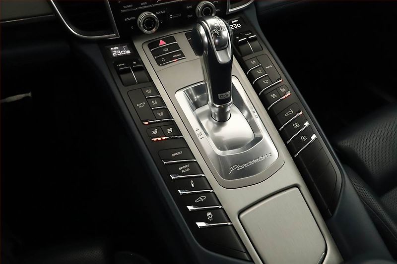 Porsche Panamera (2011) V6 - fotka 10 z 19