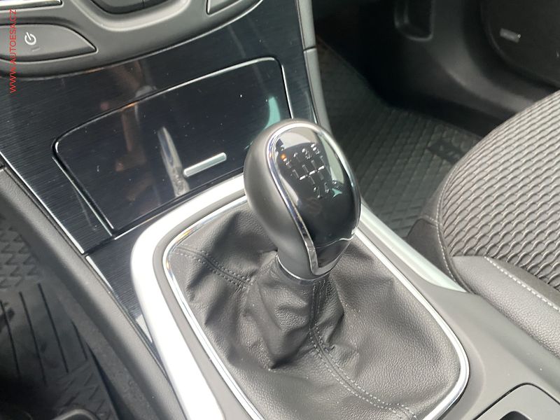 Opel Insignia (2014) 2.0 CDTI 4x4, 1.maj,ČR - fotka 16 z 19