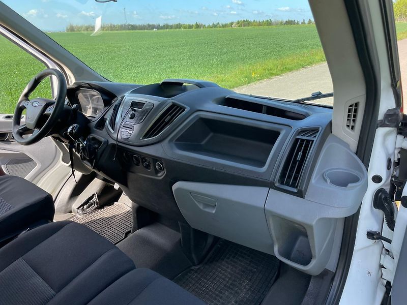 Ford Transit (2017) 2.0 1.MAJ ČR 7MÍST TAŽNÉ FOLIE - fotka 15 z 22