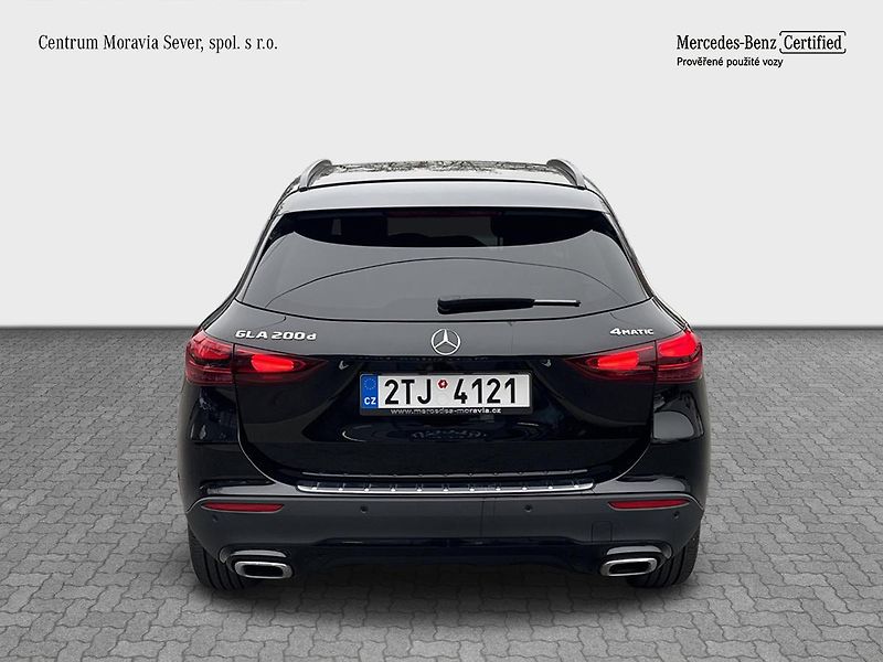 Mercedes-Benz GLA 200d 4MATIC - fotka 4 z 16