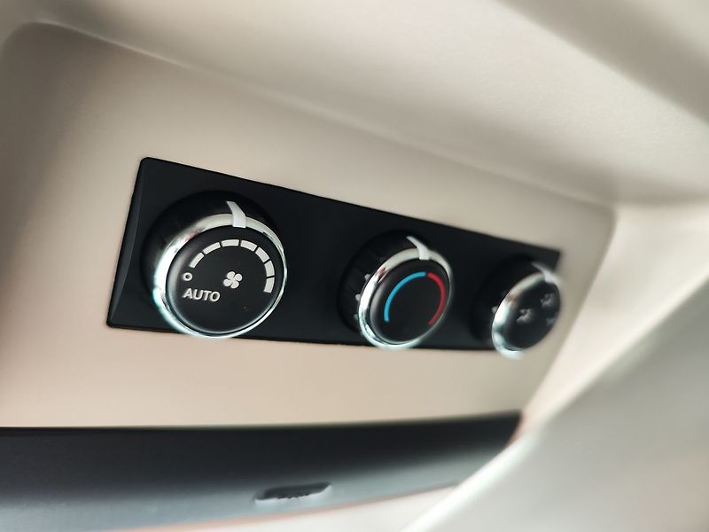 Lancia Voyager 2.8 CRD/120kW 7.Míst ČR - fotka 17 z 36